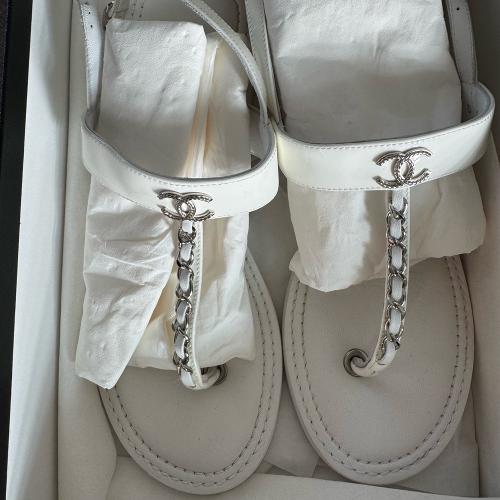 Chanel Patent leather white sandal - Picture 6 of 7